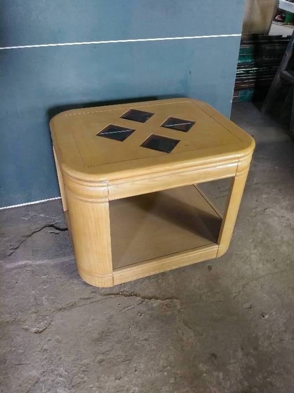 lot 911 image: Decorative Glass Inlay Table