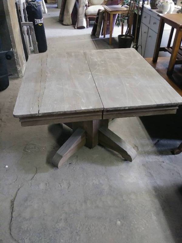 lot 880 image: Antique Oak Table