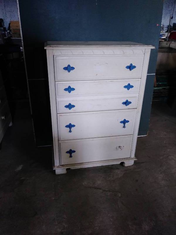 lot 877 image: Tall Dresser