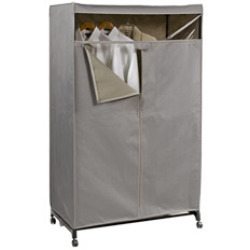 lot 4009 image: Clothes Closet