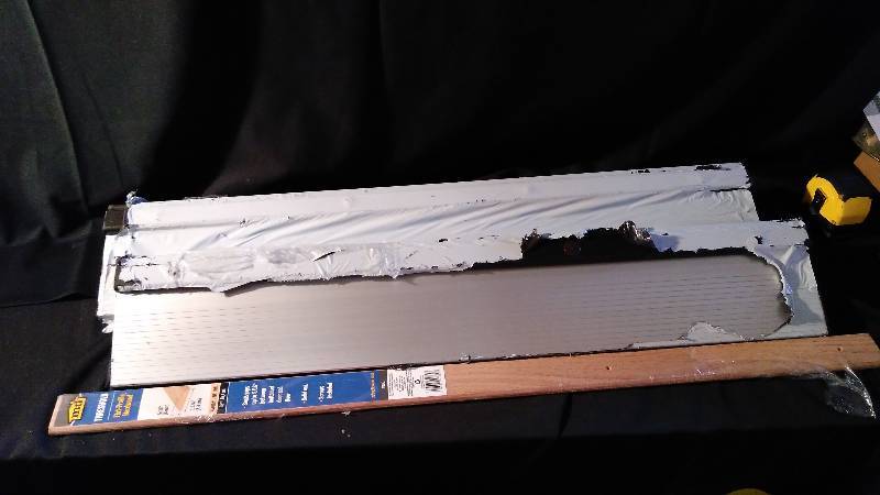 lot 4010 image: (4) piece mixed lot,  (3) aluminum door threshold, (1) wooden threshold
