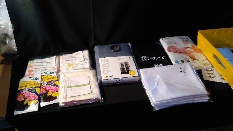 lot 4015 image: (11) CT.  mixed lot housewares,  curtain,  pillowcases,  table cloths and more.