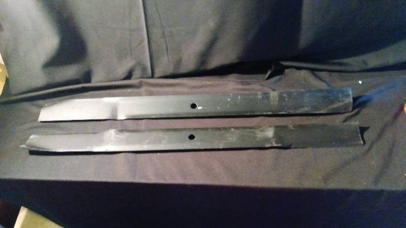 lot 4018 image: (2) CT.  lot mower blades,  31-516, 80-4430, 58 center hole