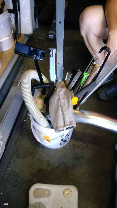 lot 4057 image: 51 lbs hardware in a 5 gallon bucket