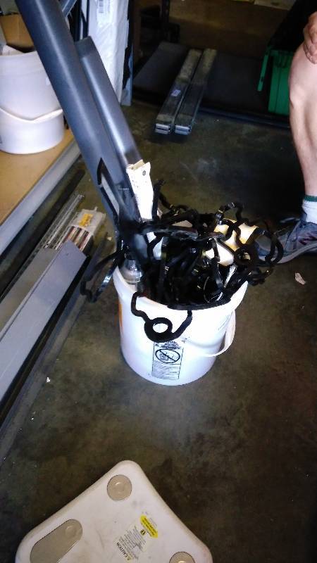 lot 4058 image: 35 lbs hardware in a 5 gallon bucket