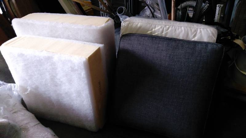 lot 4061 image: (4) CT.  lot replacement furniture cushions and cushion inserts.