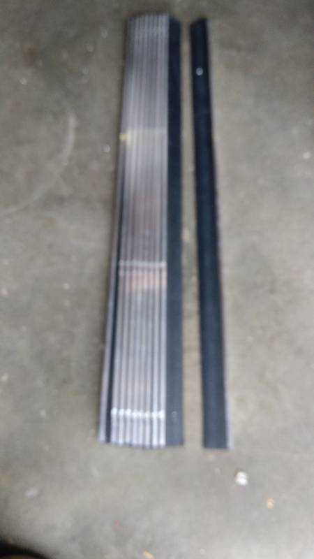lot 4080 image: (10) CT.  lot aluminum and rubber door trim