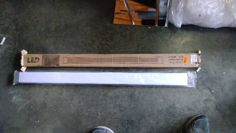lot 4081 image: LED Model T11JS120, light fixture,  4 long-missing end cap