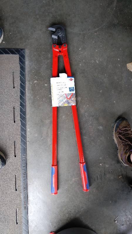 lot 4086 image: Knipex 71 82 950 Concrete Mesh Cutters 950mm