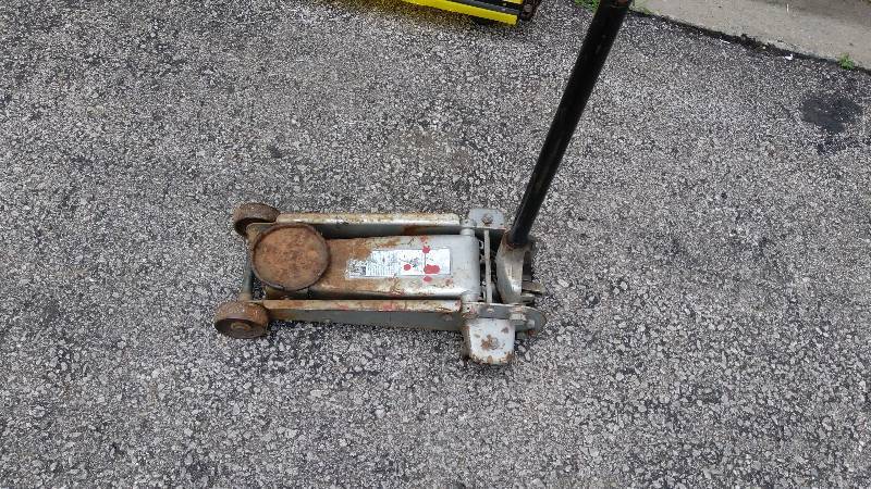 lot 4177 image: rolling automotive jack