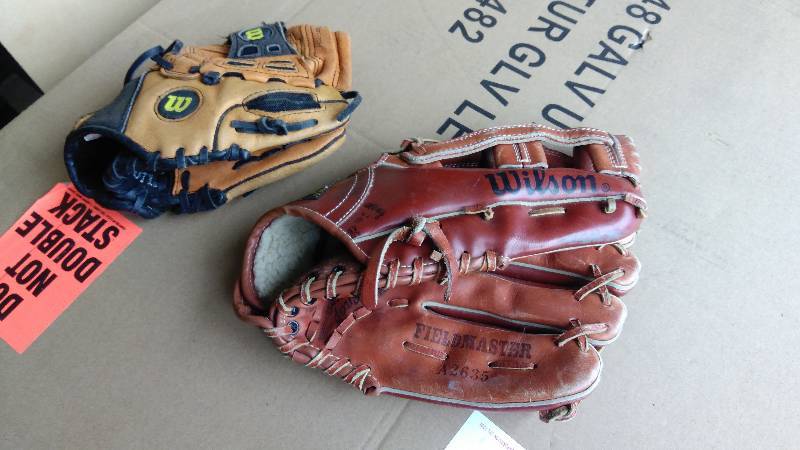 lot 4186 image: (2) CT.  lot youth baseball gloves