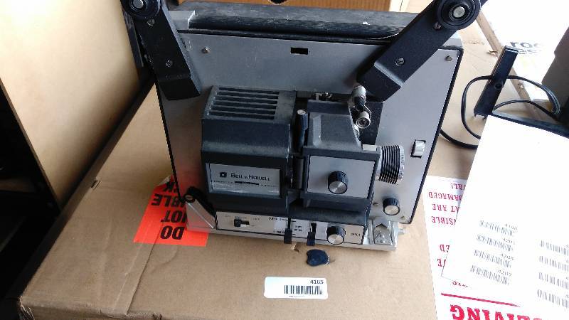 lot 4197 image: Bell and Howell 8mm Super 8 autoload projector