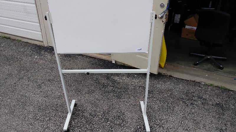 lot 4199 image: dry erase board on stand