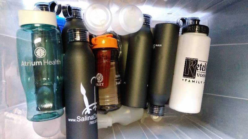 lot 4054 image: (21)ct mixed lot water bottles and spray bottles