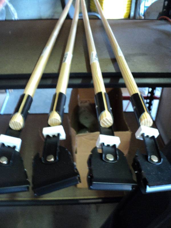 lot 2181 image: (4) ct. lot Rubbermaid Dust-mop handles, model M16T, 5 long