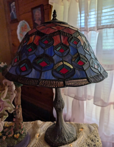 lot 514 image: Tiffany Style Stained Glass Table Lamp with Peacock Pattern