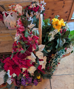 lot 521 image: Holiday Floral Arrangement with Poinsettias and Decorative Pine Cone