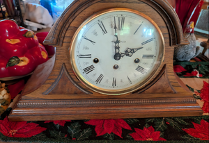 lot 525 image: Howard Miller Mantel Clock Oak Wood Case Roman Numerals
