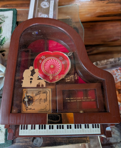 lot 537 image: Musical Piano-Shaped Music Box with Romantic Design