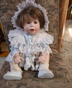 lot 549 image: Porcelain Collector Doll in White Lace Christening Dress