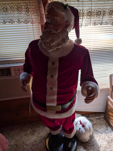 lot 560 image: Santa Claus - 5 Feet Tall