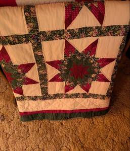lot 572 image: Handmade Star Pattern Quilt with Floral Print