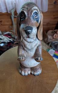 lot 579 image: Decorative Basset Hound Dog Figurine