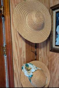 lot 590 image: Straw Sun Hats with Tropical Bow Detail
