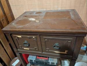 lot 604 image: Vintage sewing machine table- sewing machine is included inside