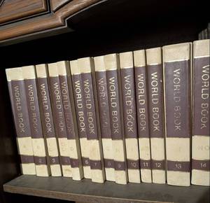 lot 610 image: Complete World Book Encyclopedia Set 1970s Edition