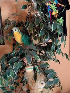 lot 619 image: Decorative Bird Collection - Plush Parrot and Metal Bird Figurine
