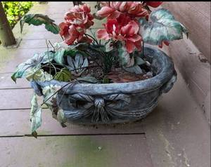 lot 629 image: Decorative Stone-Look Planter with Bow Detail