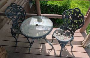 lot 633 image: Cast Iron Patio Bistro Set with Grape Design