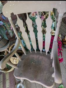 lot 640 image: Wooden Spindle Back Rocking Chair