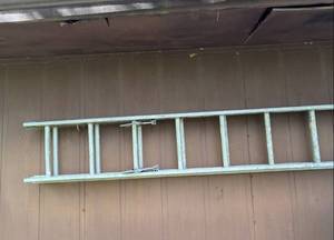 lot 656 image: Aluminum Extension Ladder