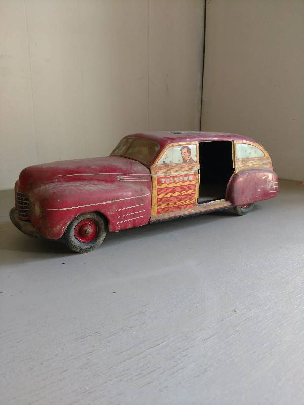 lot 10006 image: Antique metal toy car