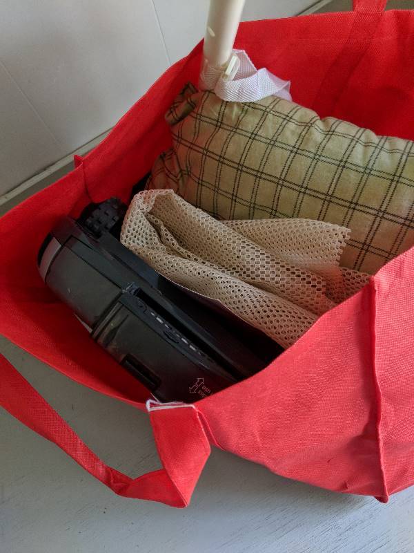 lot 10015 image: bag and contents