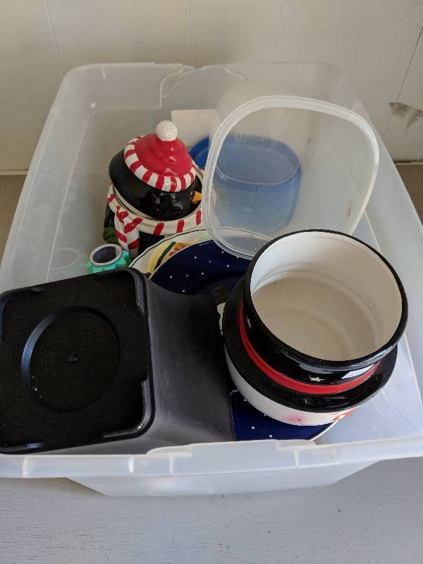 lot 10021 image: Christmas plate decor