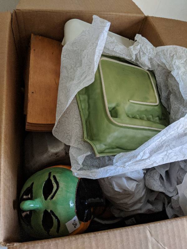 lot 10036 image: Home decor  Holiday decor box