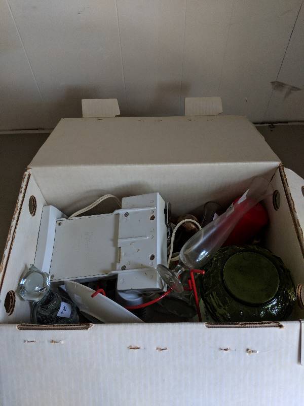 lot 10037 image: Kitchen items