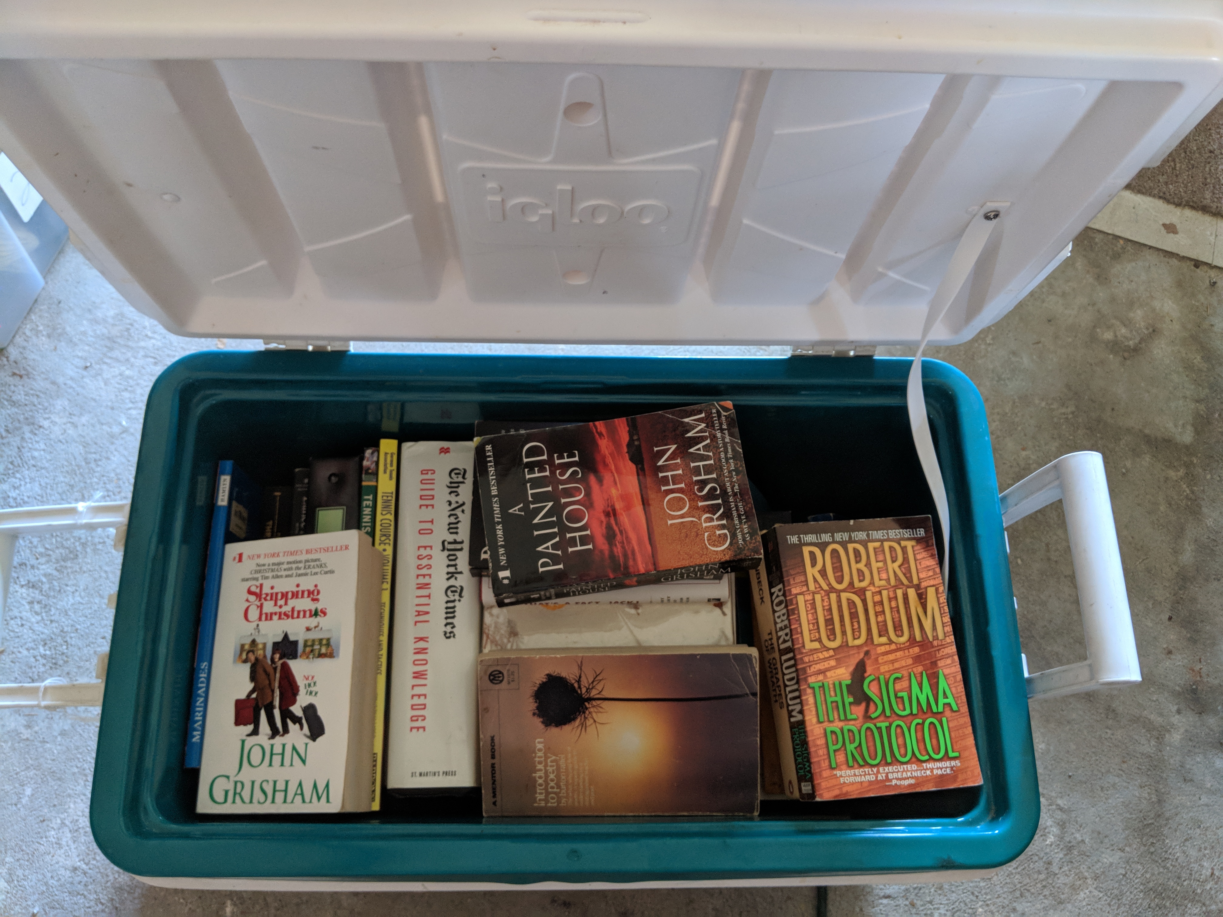 lot 10042 image: Igloo cooler full of books