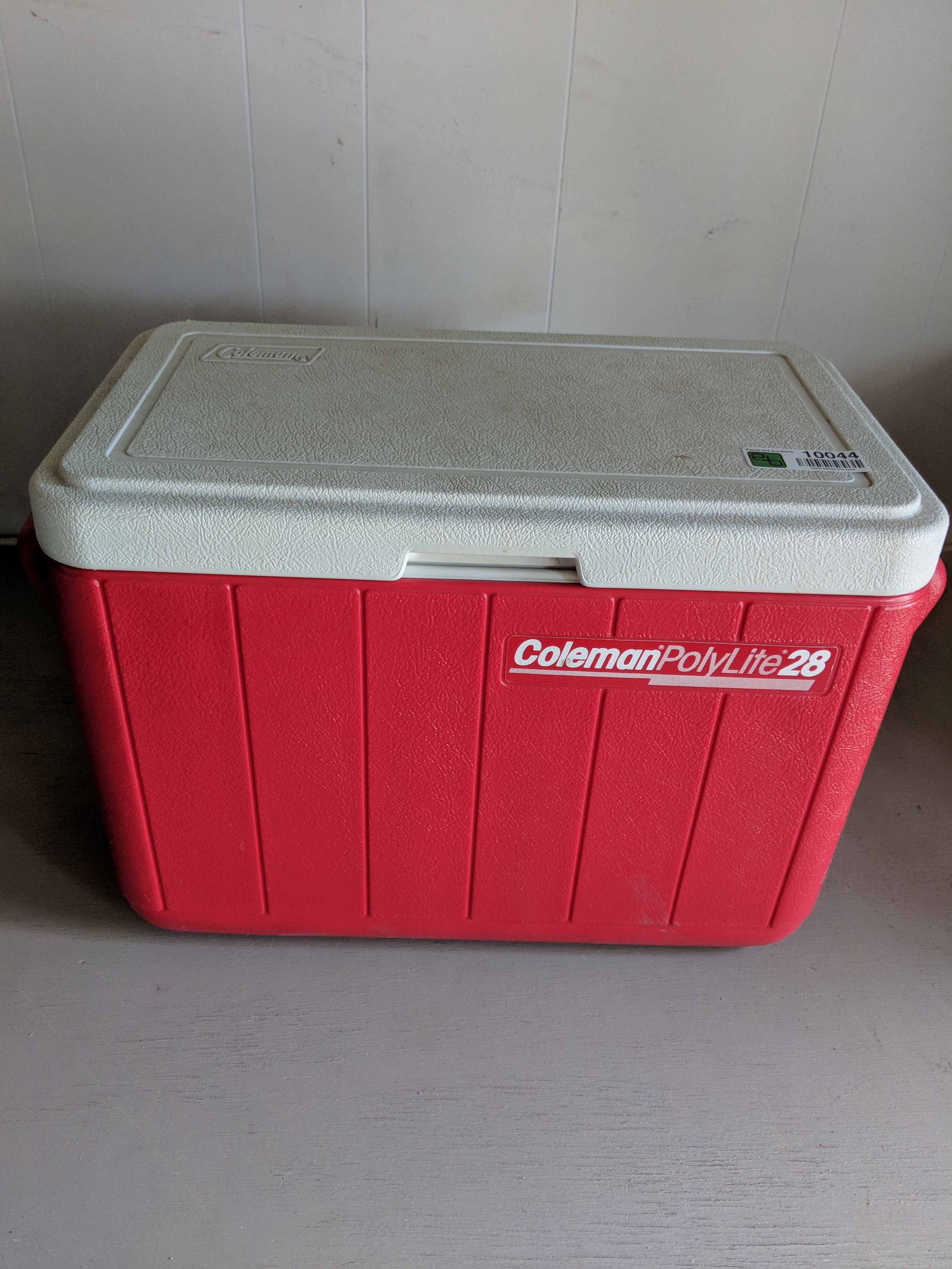 lot 10044 image: Antique radio and Coleman cooler