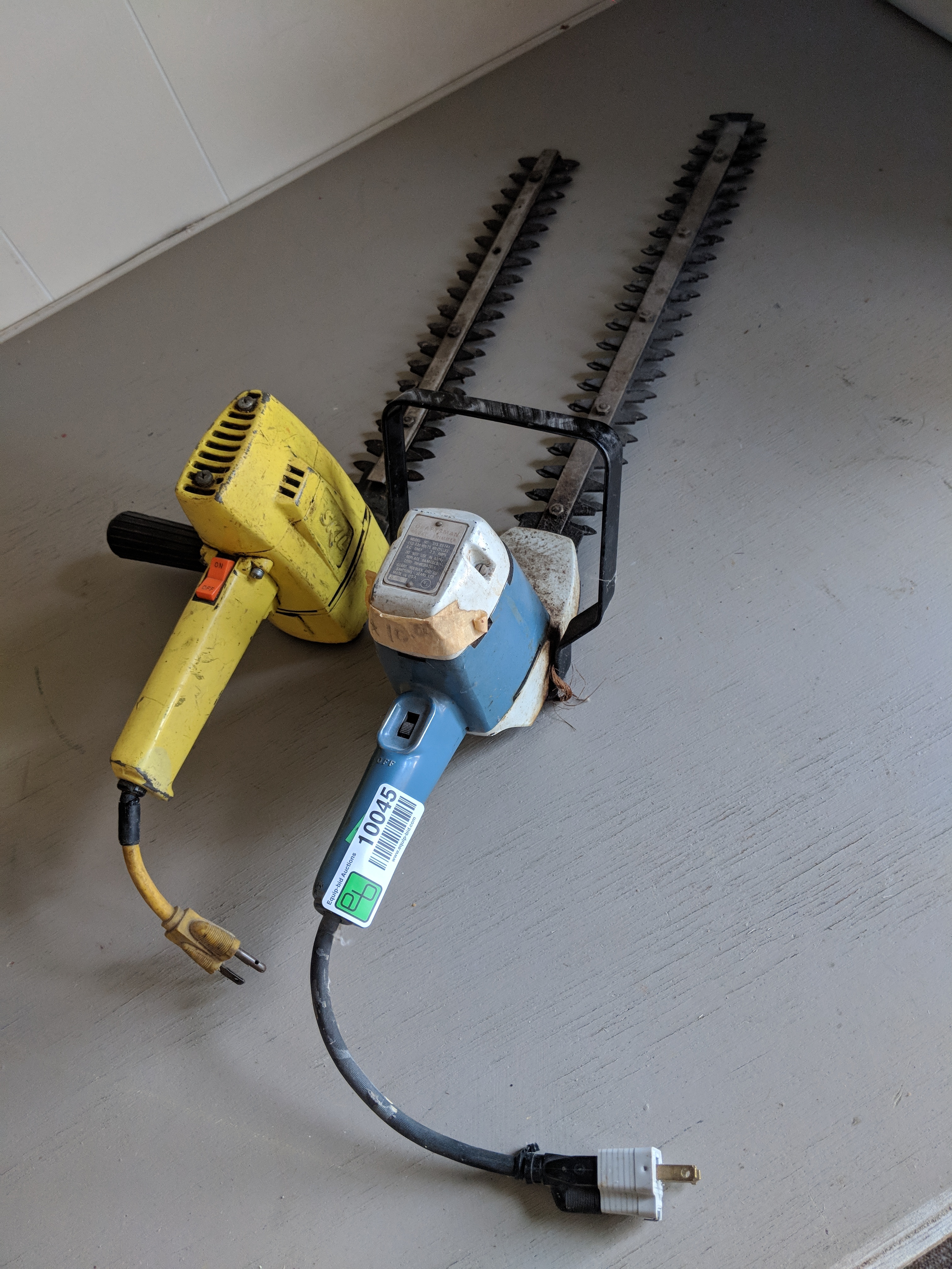 lot 10045 image: 2 - electric hedge trimmers and Craftsman weed eater