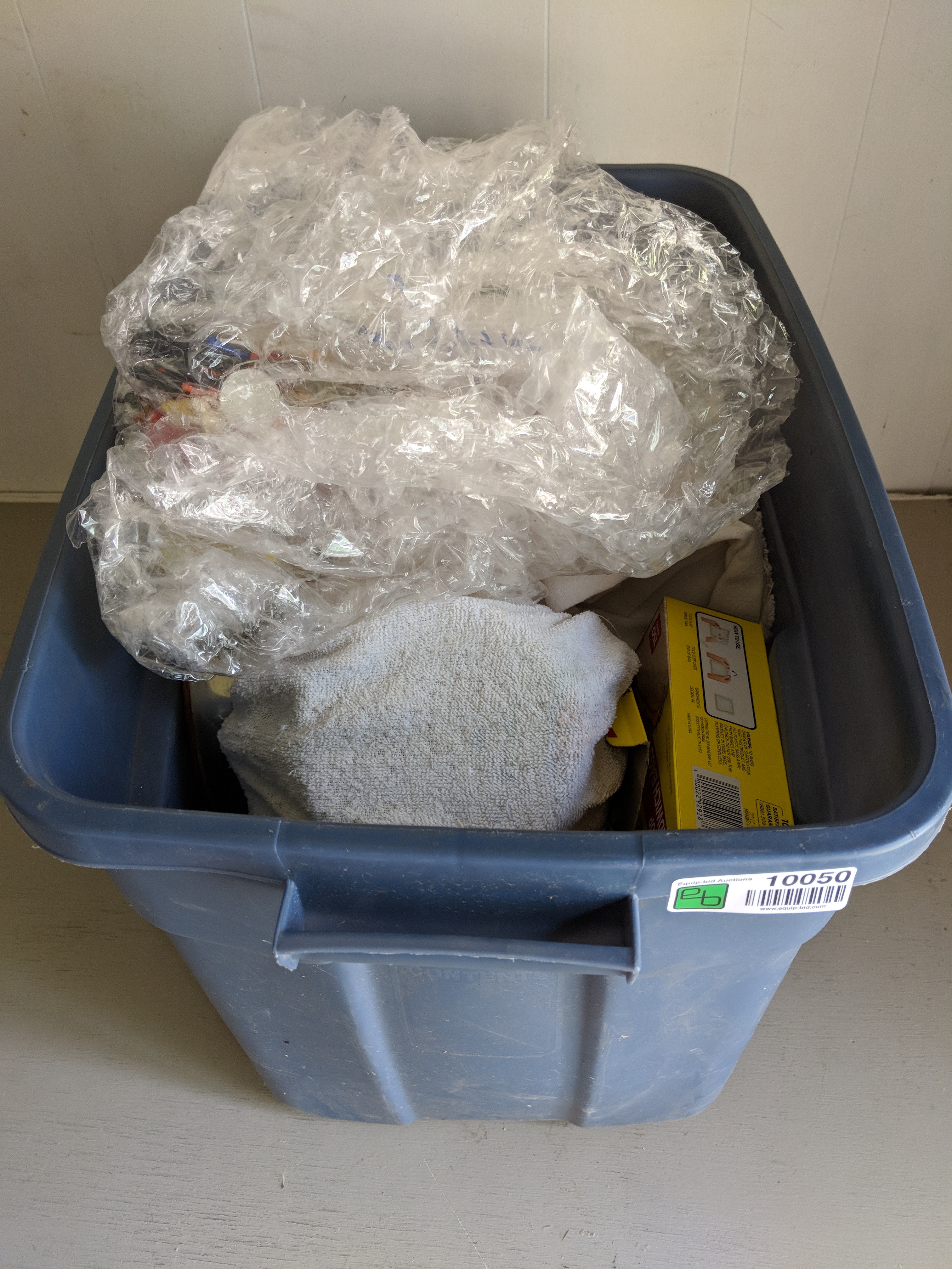 lot 10050 image: Teapot, cookie jar, and glasswares