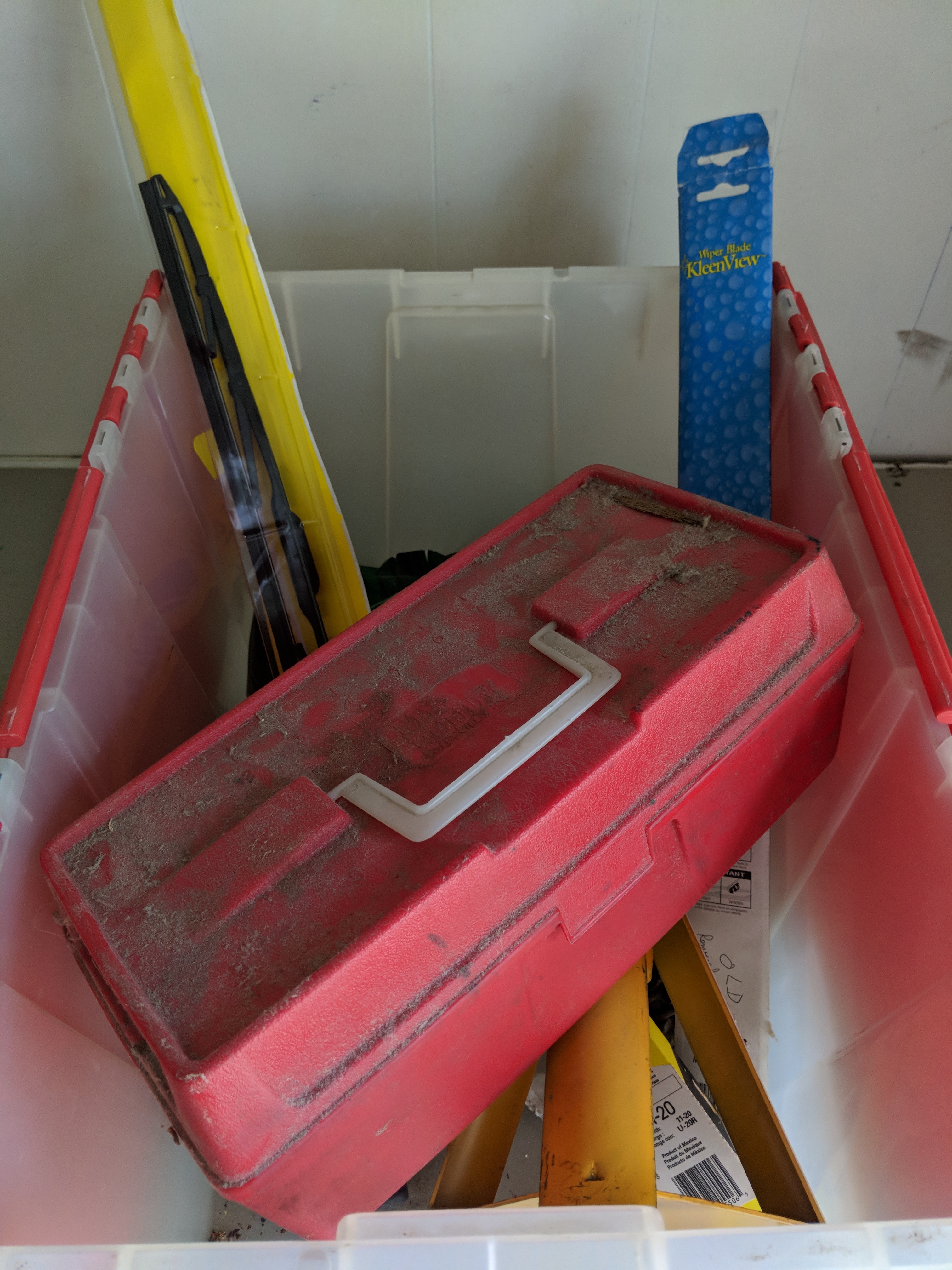 lot 10055 image: tackle box, jack stand, and chains