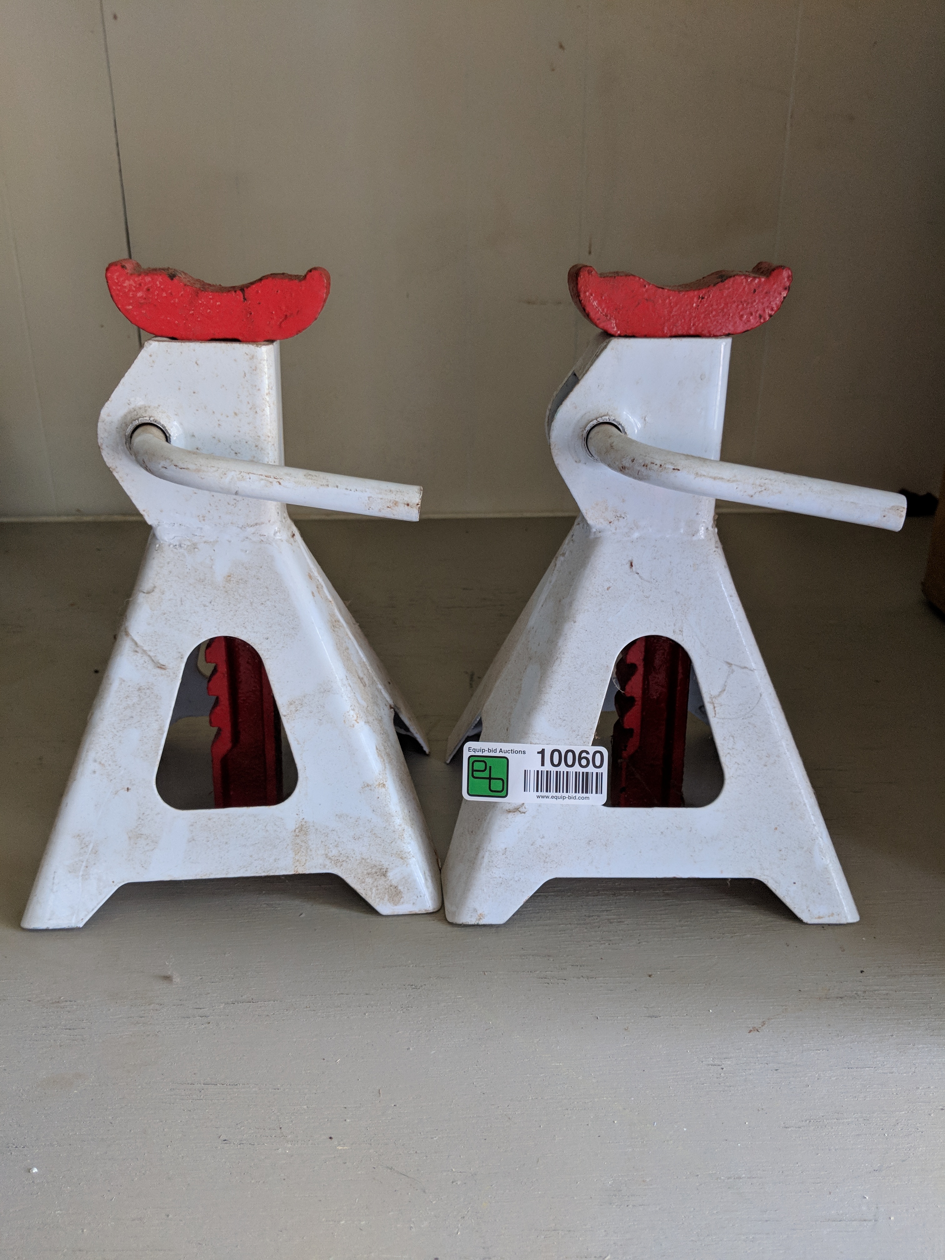 lot 10060 image: Set of jack stands