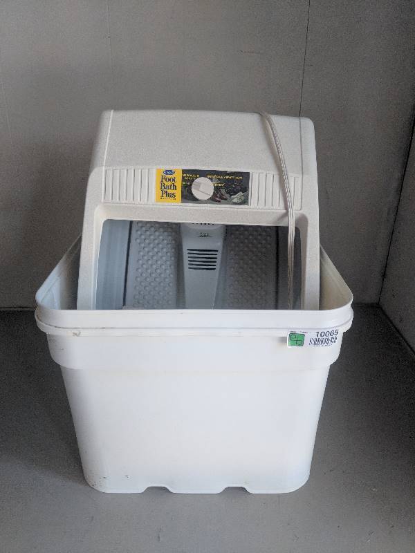 lot 10065 image: Tub and Foot spa