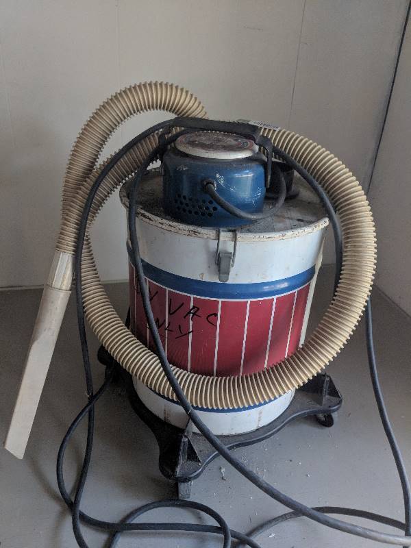 lot 10069 image: Vintage shop vacuum