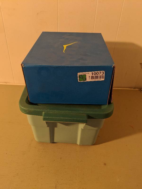 lot 10073 image: Tote of kitchen utensils and box of home decor