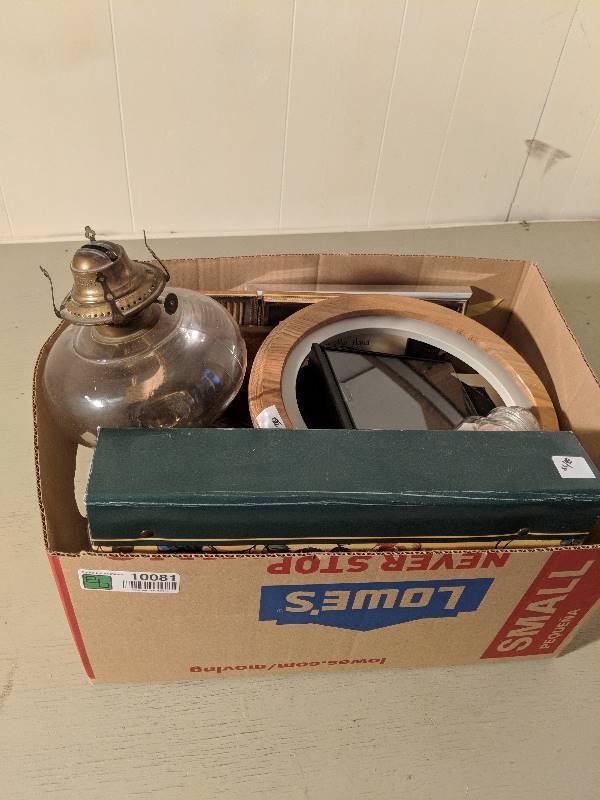 lot 10081 image: box of picture frames